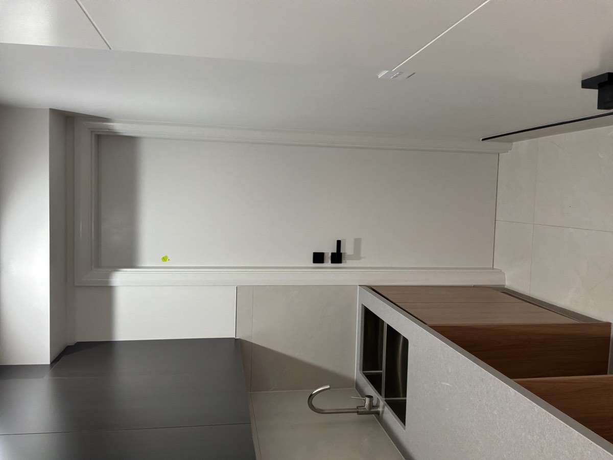 Insufficient ventilation, recorded on a handover inspection in Riverstone